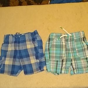 Size 18 month boys checked shorts with drawstring.
